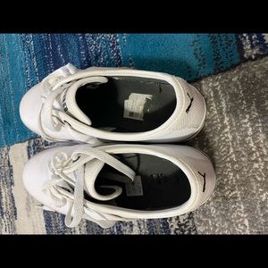Men’s puma white shoes